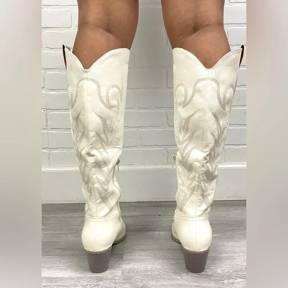White Boots - Picture 3 of 7
